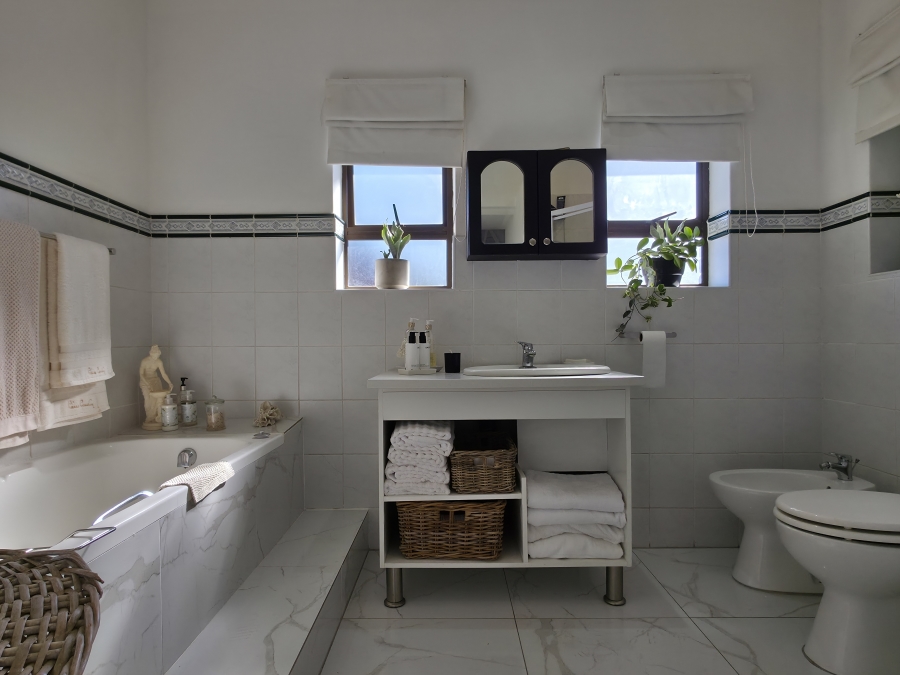 4 Bedroom Property for Sale in Wavecrest Eastern Cape